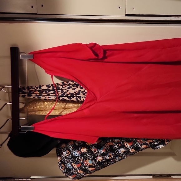 Red high low shirt - Picture 2 of 2